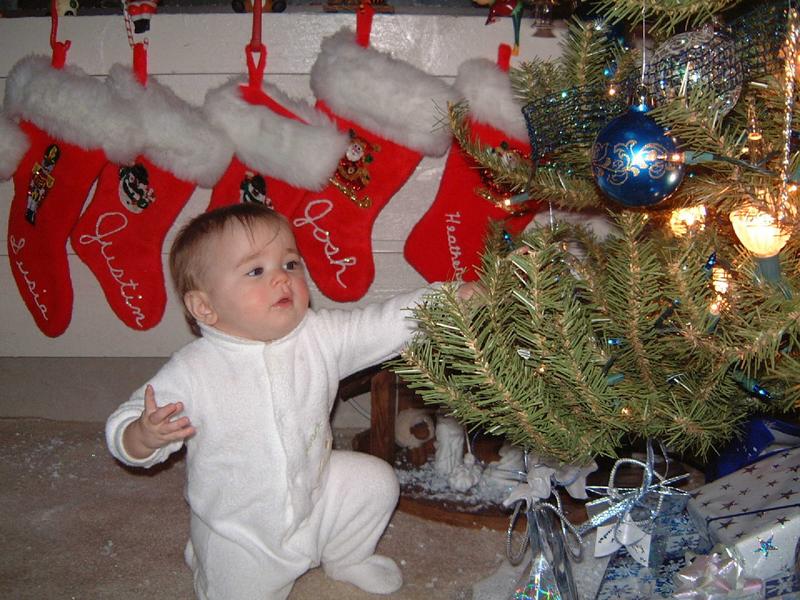 2002/12(Dec)/02(PreChristmas-Fun)/800x600_2002-12-15 3.JPG